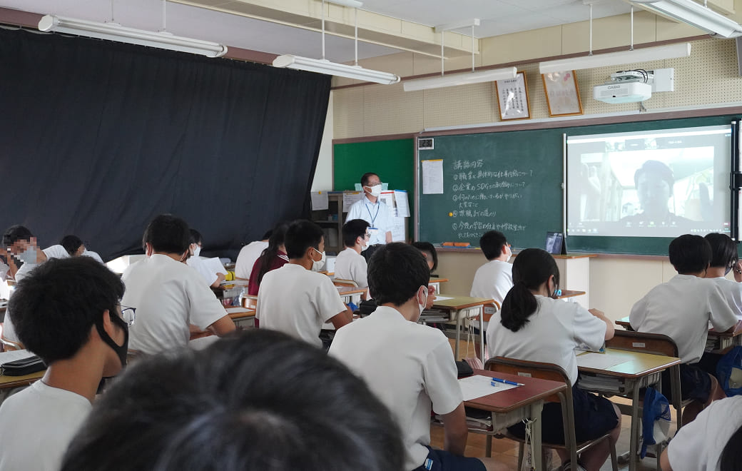 横浜市H中学校での職業講話の様子