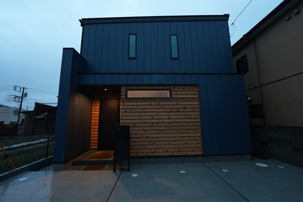 大型リビングが仕切れる家