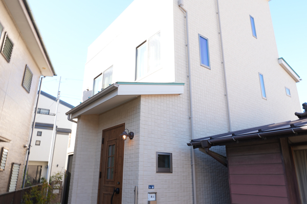 星空を眺めるスカイバルコニーの家